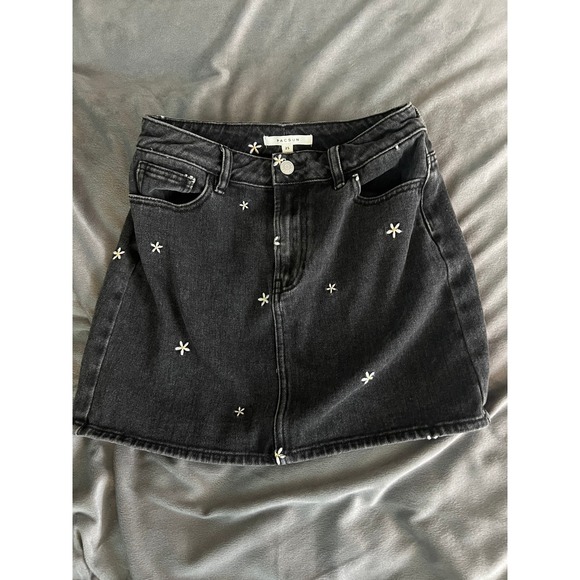 PacSun Dresses & Skirts - PacSun Black Daisy Embroidered Denim Mini Skirt 25 Floral Cotton Raw Hem